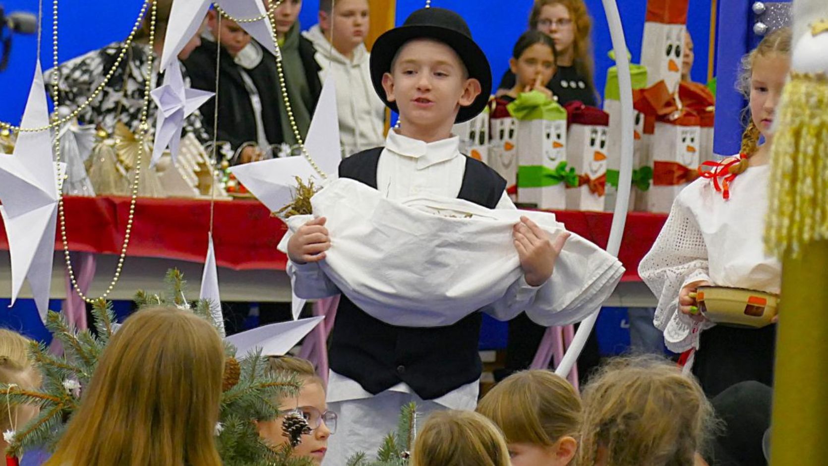 “Dišeči Božič” u OŠ Strahoninec